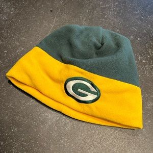 Green Bay Packers Reebok NFL fleece beanie hat.